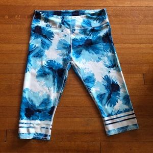 Fabletics Knee Length capri!